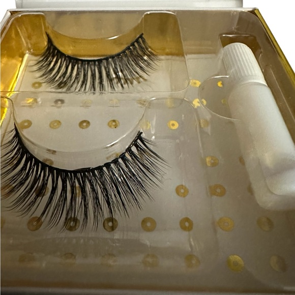 Battington Beauty Monroe Lash with Mini Lash Glue Boxed Set 3D Silk NIB - Picture 2 of 4
